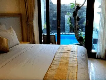 Comfortable rooms with small pool at Nyaman Guest House